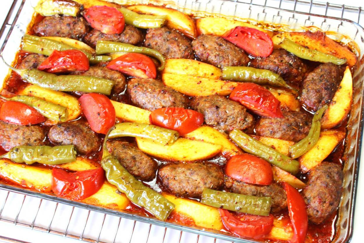 Fırında Köfte Patates